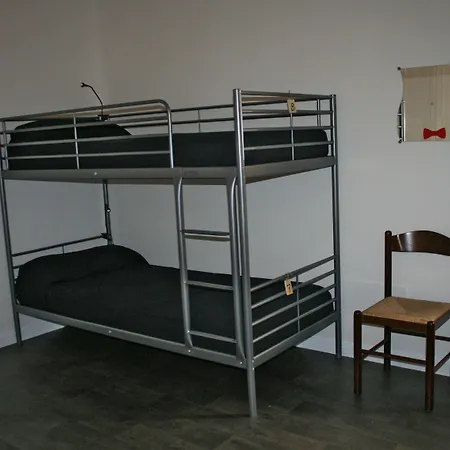 Hostel Urban Oasis *