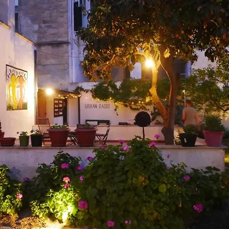 Urban Oasis بيت شباب *