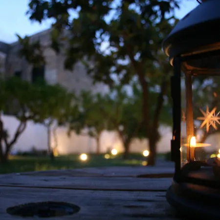 Urban Oasis بيت شباب *