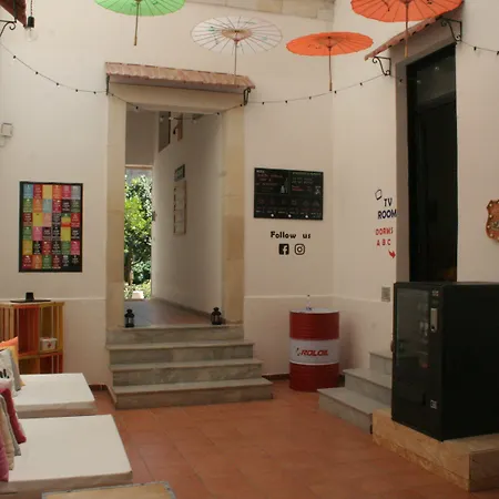 Albergue Urban Oasis