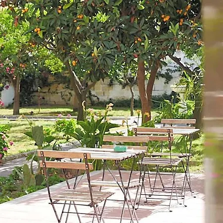 Hostal Urban Oasis *
