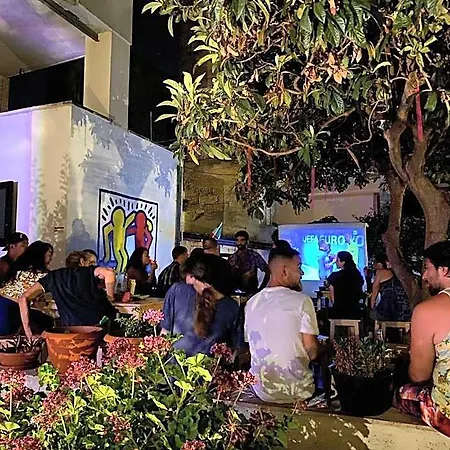 Urban Oasis Hostal