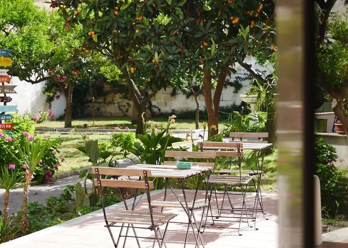 Urban Oasis אכסניה